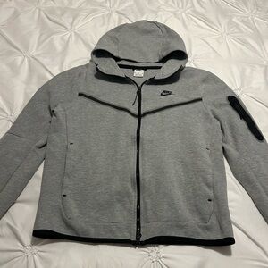 grey Nike Tech Fleece Full Zip
